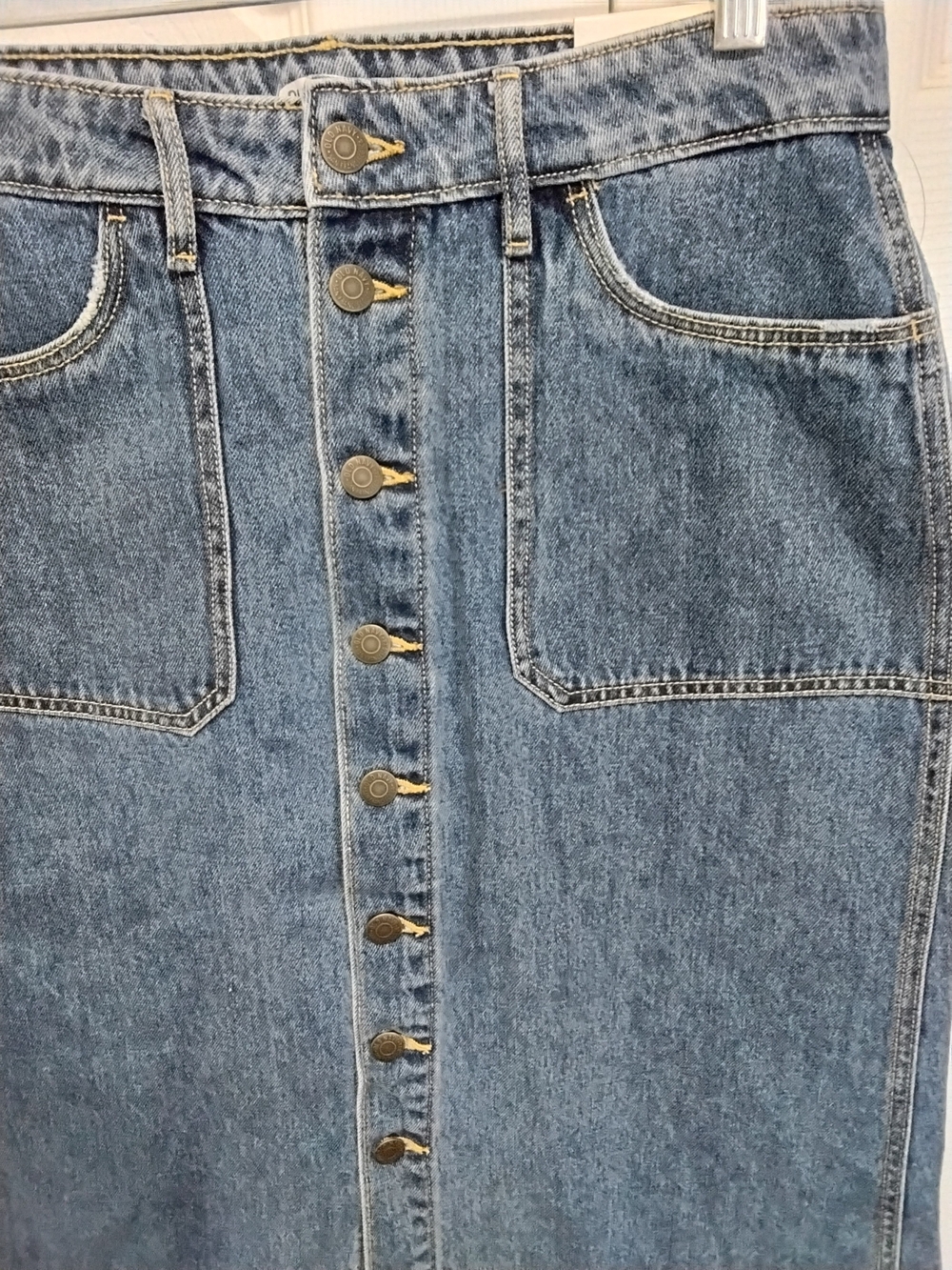 Old Navy Blue Denim Button-Front Skirt - Picture 3 of 10